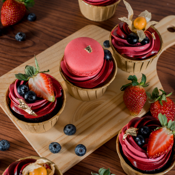 Very Berries Cupcakes delivery in Kuala Lumpur | FruitoGift